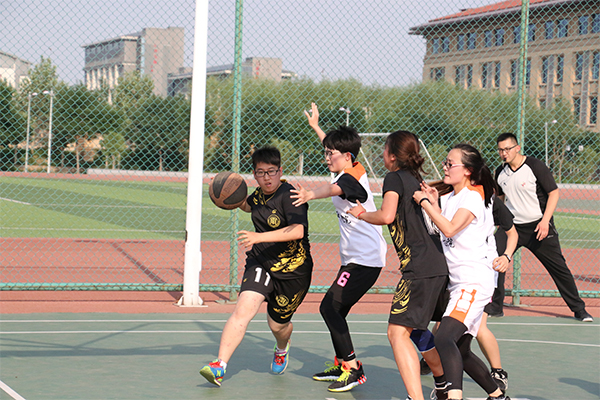 恭贺我院2016yl88858永利集团女子篮球赛勇夺桂冠 恭贺我院2016yl88858永利集团女子篮球赛勇夺桂冠