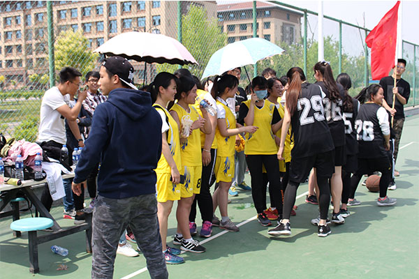 恭祝我院于yl88858永利集团女子篮球赛中首战告捷 恭祝我院于yl88858永利集团女子篮球赛中首战告捷